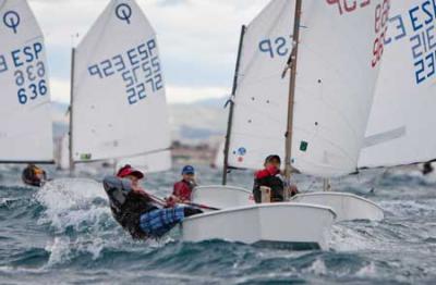 El gaditano Pablo Flethes se adjudica el primer asalto al Provincial Sevilla/Cádiz de Optimist