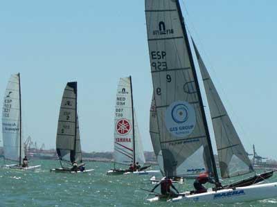 El gaditano Santiago Nieto se proclama campeón de Andalucía de Catamarán en aguas de Chipiona