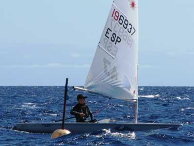 EL LANZAROTEÑO KEVIN CABRERA, ÚNICO REGATISTA ESPAÑOL EN EL NACIONAL DE HOLANDA DE LA CLASE LASER 4.7