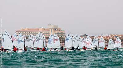 El murciano Guillermo López se queda con el primer trofeo Mar Menor Optimist Race