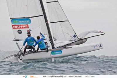 El Nacra 17 de Iker Martínez y Julia Rita acaricia el podio en su estreno en la Semana Olímpica Franes