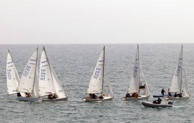 El Royal Yacht Squadrom inglés, primer líder de la VIII Team Racing Internacional