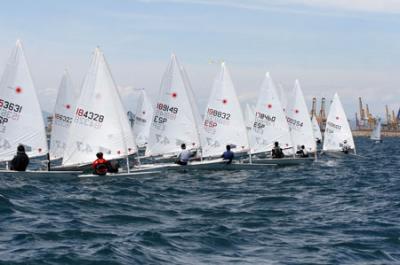 El Trofeo Valencia vela Ligera de Láser, 420 y Europa ha reunido este fin de semana en el RCN Valencia a 103 embarcaciones