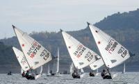 El viento condiciona la primera jornada del II Open Nacional de Laser que se celebra en las aguas madrileñas del embalse de El Atazar 