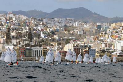 Elías Aretz asalta el liderato de la Copa de Canarias de Optimist a falta de una jornada