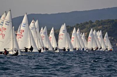 En un día dificil, Muscat en finn y Llena Mahiques en 29er siguen dominando la GAES CHRISTMAS RACE