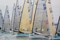 España arranca en el top ten del mundial de Finn