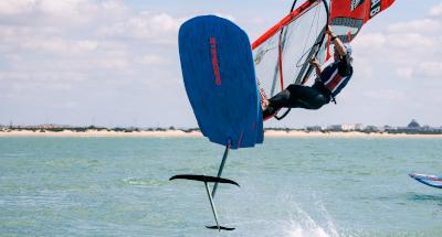 Este martes arranca el ‘International iQFOil Games Andalucía/Bahía de Cádiz’’ con algunos de los mejores windsurfistas del mundo 