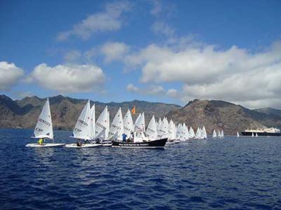 Eva Gil lidera el Campeonato de España de Láser Radial que se celebra enTenerife