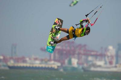  Gran comienzo de Gisela Pulido en el circuito mundial de Kiteboard