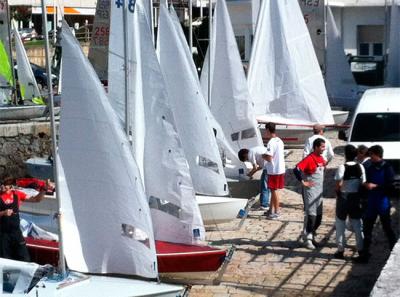 Güemes de Pablo Pelayo y Alejandro Palomero se hicieron  con la victoria en la tirada del trofeo La Posada de mar para la clase Snipe.