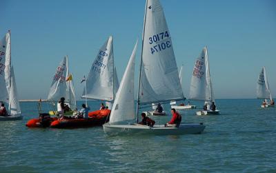 Intensa regata de liga de la flota de snipe de Cádiz