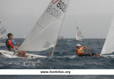 Jorge Jover y Sara Hernández lideran la Copa de Canarias de Láser Standard y 4.7