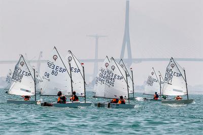 La 46ª Semana Náutica de El Puerto de Santa María entrega sus primeros trofeos