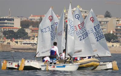 La falta de viento el domingo en aguas lusitanas, dio por buenos los resultados del sábado del Kinder Trophy de Optimist, La falta de viento el domingo en aguas lusitanas, dio por buenos los resultados del sábado del Kinder Trophy de Optimist,