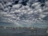 La falta de viento retrasa el estreno del 32 Palamós Optimist Trophy-16 Nations Cup