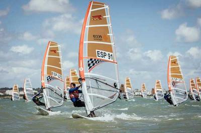 La igualdad marca el inicio de la Copa de España de Windsurf en Cádiz La igualdad marca el inicio de la Copa de España de Windsurf en Cádiz