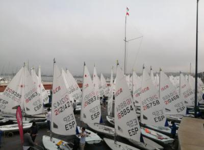 La niebla impide que comience la Copa España ILCA 6 en el Abra