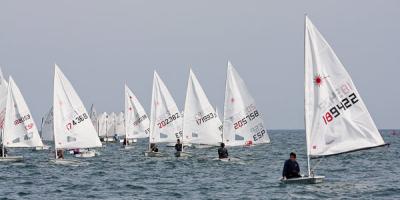 La primera jornada del XXVI Trofeo Artea- José Luis de Ugarte tuvo que anularse por la falta de viento La primera jornada del XXVI Trofeo Artea- José Luis de Ugarte tuvo que anularse por la falta de viento