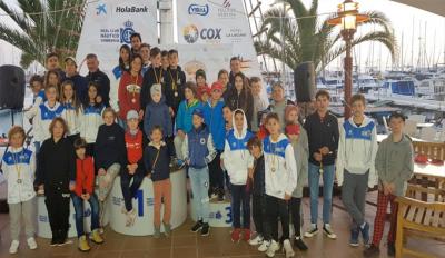 La regata del roscón de Torrevieja junto a todos los niños para celebrar el año nuevo.