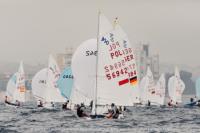 Las españolas María Perelló y Marta Cardona y las griegas Iakovina Kerkezou y Danae Giannouli son las primeras líderes del Mundial de 420 en Alicante