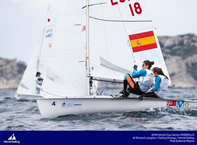 Los 470 españoles continúan subidos al podio en la Copa del Mundo de vela