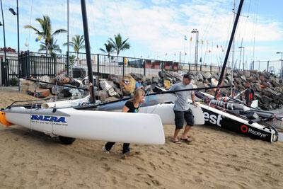 Los catamaranes del F18 ‘toman’ Las Alcaravaneras y ya se respira ambiente de regata