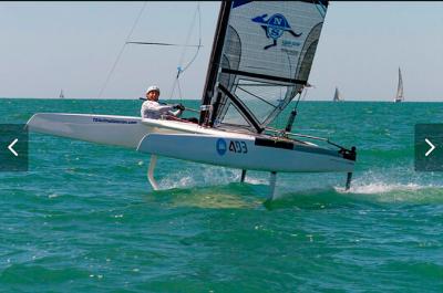 Los catamaranes se lucen en la bahía gaditana