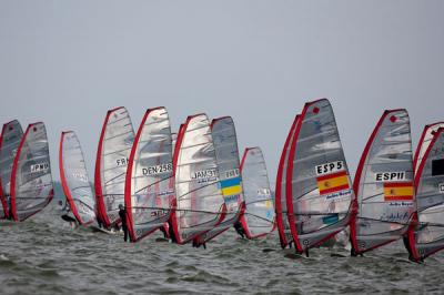 Los españoles sufren las malas condiciones de viento en la Delta Lloyd Regatta