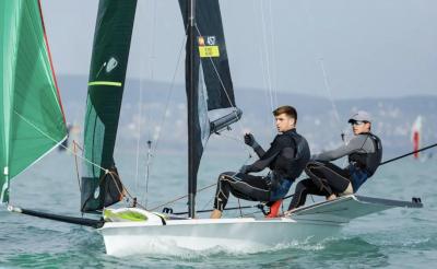 Los hermanos Wizner firman la primera victoria parcial española en el europeo de 49er