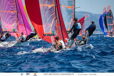 Los húngaros Kis-Szölgyémi y Juhász primeros líderes el Mundial de 29er en El Balís