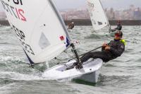 Los jóvenes regatistas desafían al frío en el Abra en el Trofeo Erecacho-Decathlon