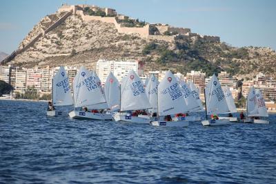 Los más pequeños desembarcan en la Semana Náutica de Alicante