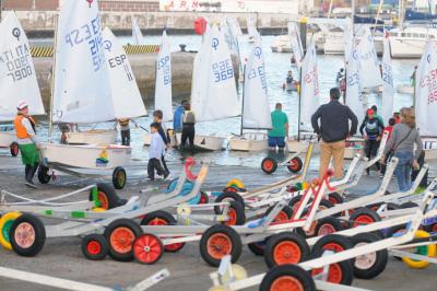 Luis Cabrera, líder en Optimist A empatado con María Bover y Elías Aretz del Trofeo Aecio