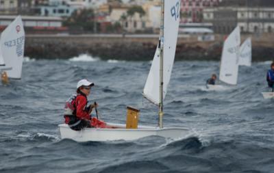 Luis Cabrera ya roza el ‘top ten’  del Mundial de Optimist