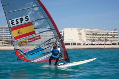 Marina Alabau mantiene la plata en aguas de Weymouth