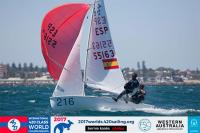 Martín Wizner y Pedro Ameneiro, del RCN de Vigo, pelean por el podio en el Cpto del Mundo de l420 sub-17, en Australia 