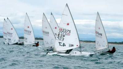 Mucho viento y emoción en la última jornada del Trofeo Presidente de Vela Ligera del RCN Valencia