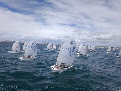 Mª Antonia Peñalver y Carlos Ruíz se hacen con el regional murciano de Optimist