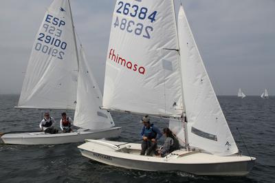 Nicolás Viar y Guillermo Barranco irrumpen con fuerza el I Trofeo Social de vela ligera en el Abra