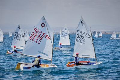 Pedro Adán y Blanca Ferrando revalidan el título autonómico de Optimist en el Club Náutico de Santa Pola