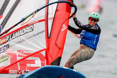 Pilar Lamadrid navegará mañana en las regatas finales del europeo de iQFoil