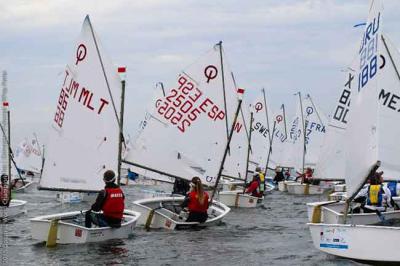 Primera jornada en Dziwnów, sede del Mundial de Optimst marcada por las nulas condiciones de viento Primera jornada en Dziwnów, sede del Mundial de Optimst marcada por las nulas condiciones de viento