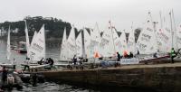 Primero la niebla y luego la falta de viento deslucieron el Iberico de ILCA en la Ría de Vigo