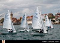 Primeros líderes del Trofeo de Verano de Vela Ligera del Real Club Astur de Regatas.