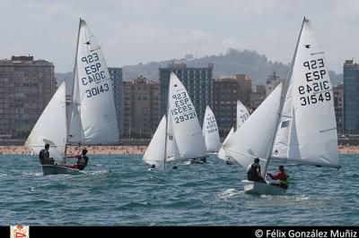 Quinta y última jornada del Trofeo de Verano de Vela Ligera del Real Club Astur de Regatas.