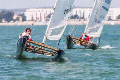 Rafael Ruiz, nuevo líder de la XX Liga de Patín a Vela en la bahía de Cádiz