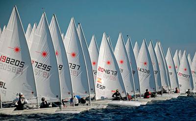 Rodríguez y Haverland son los primeros líderes en el Campeonato de Europa s21 de Laser Standard y Radial