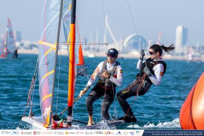 Sara e Isa Momplet lideran la flota 29er en aguas de Valencia