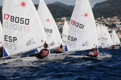 Viento y sol el la en la Ría de Vigo para la 2ª jornada de la Eurolaser Cup de la Semana del Atlántico. 